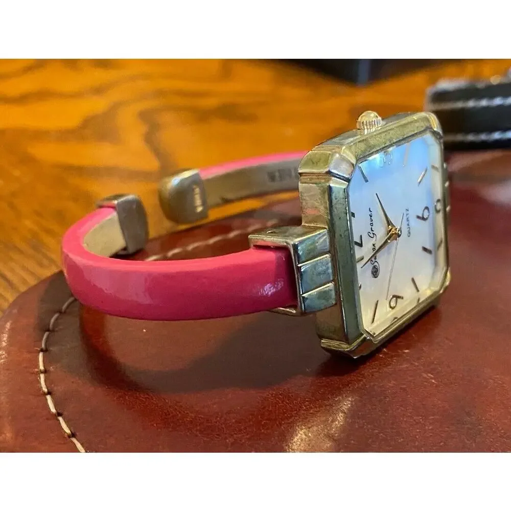VTG Women's Gold Tone Sara Graver Watch, Bangle Bracelet with MOP Face